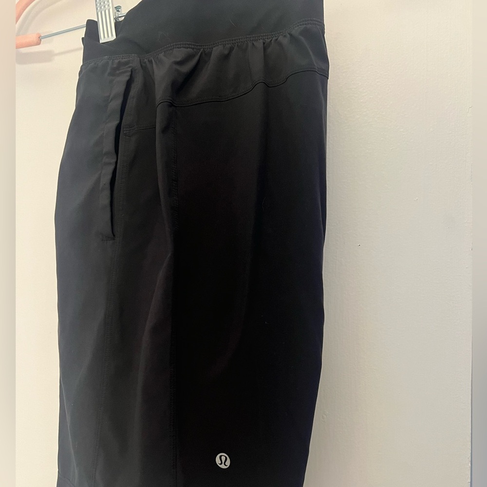 Lululemon t.h.e short with compression liner. Black. Medium